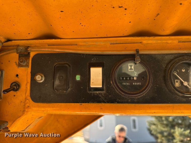 image for item DX3920 1988 John Deere 675B skid steer loader