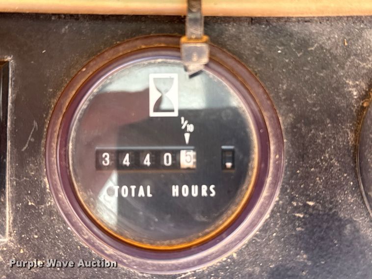 image for item DX3920 1988 John Deere 675B skid steer loader