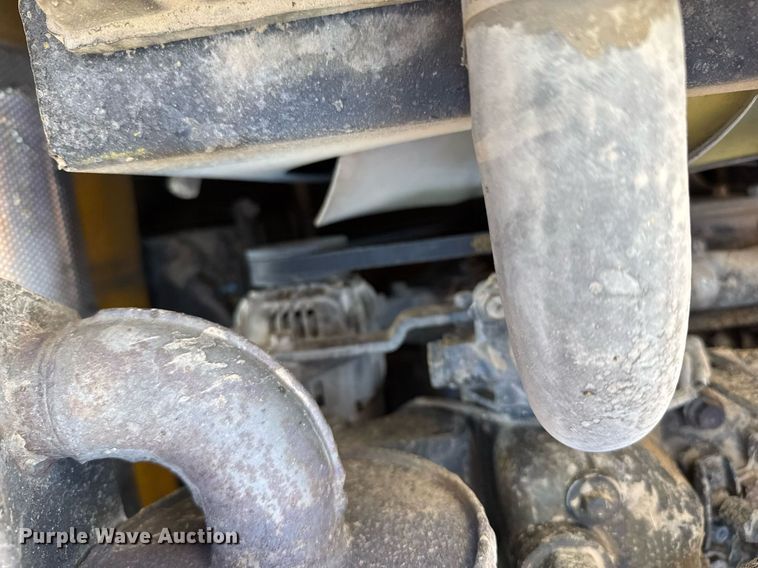 image for item DX3920 1988 John Deere 675B skid steer loader