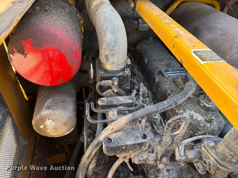 image for item DX3920 1988 John Deere 675B skid steer loader