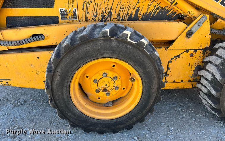 image for item DX3920 1988 John Deere 675B skid steer loader