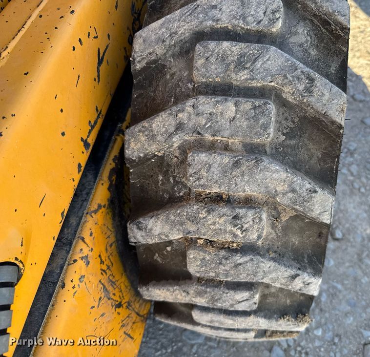 image for item DX3920 1988 John Deere 675B skid steer loader