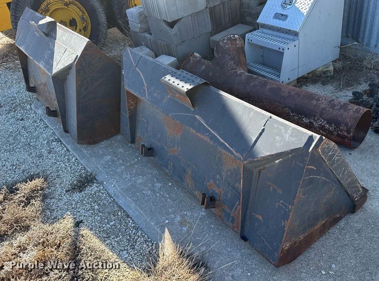 image for item DX3920 1988 John Deere 675B skid steer loader