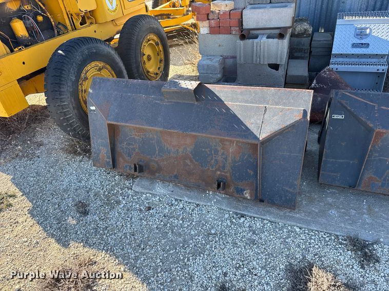 image for item DX3920 1988 John Deere 675B skid steer loader