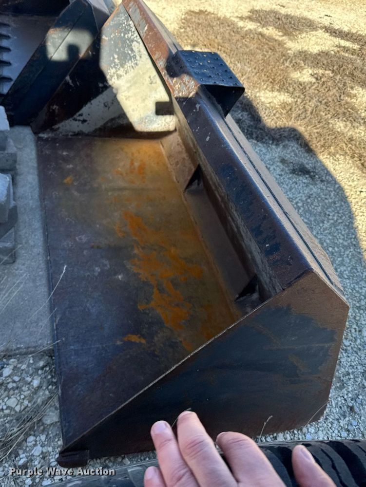 image for item DX3920 1988 John Deere 675B skid steer loader