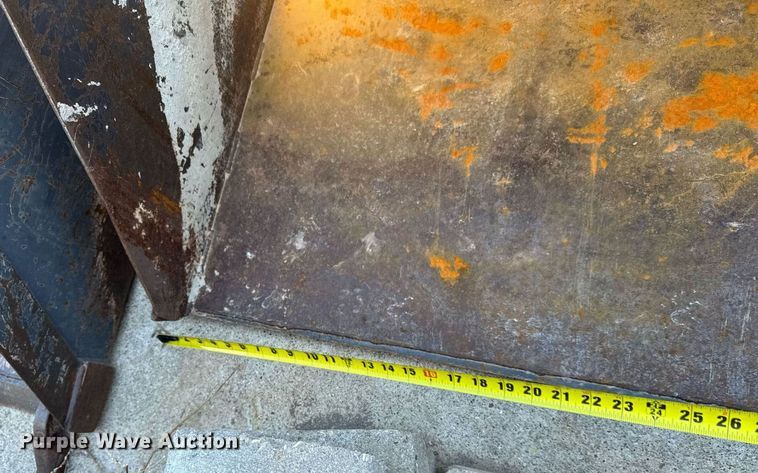 image for item DX3920 1988 John Deere 675B skid steer loader