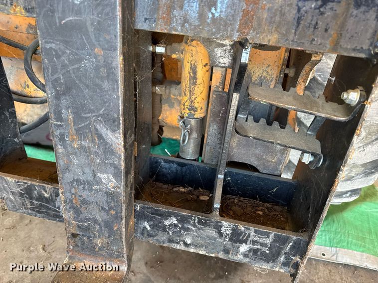 image for item DX3921 2001 Case 85XT skid steer loader