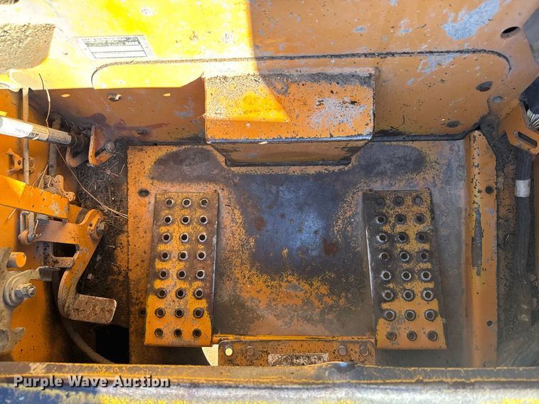 image for item DX3921 2001 Case 85XT skid steer loader