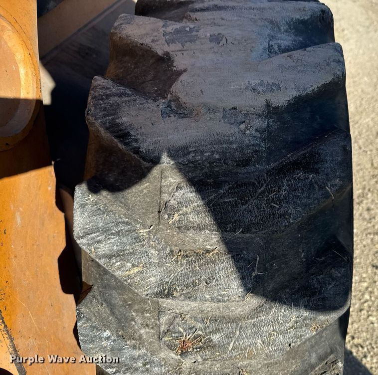 image for item DX3921 2001 Case 85XT skid steer loader