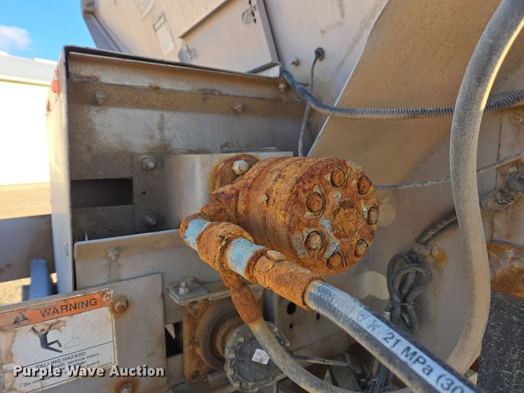 image for item EE7964 2006 TerraGator 6203 spreader