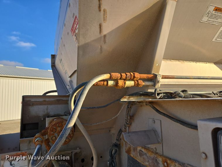 image for item EE7964 2006 TerraGator 6203 spreader