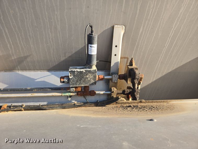 image for item EE7964 2006 TerraGator 6203 spreader