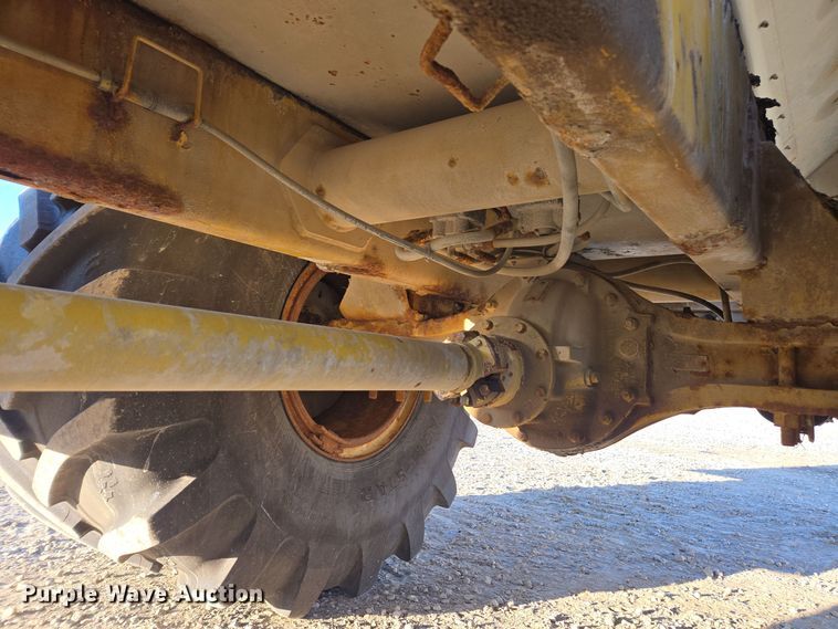 image for item EE7964 2006 TerraGator 6203 spreader