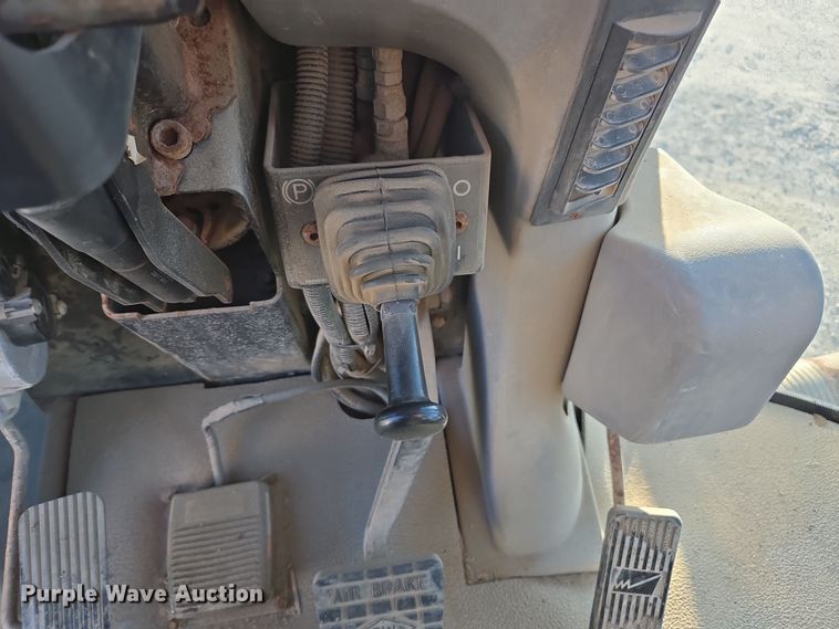 image for item EE7964 2006 TerraGator 6203 spreader