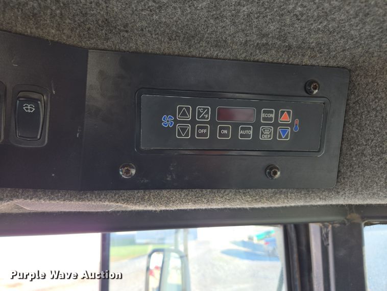 image for item EE7964 2006 TerraGator 6203 spreader