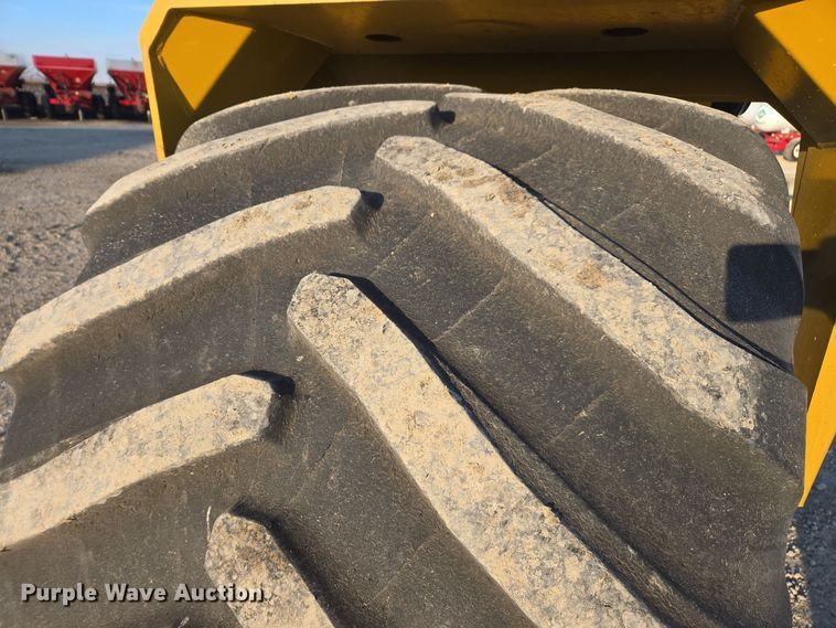 image for item EE7964 2006 TerraGator 6203 spreader