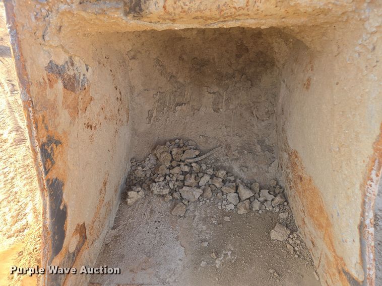 image for item EE7969 2013 Link-Belt 210 X3 excavator