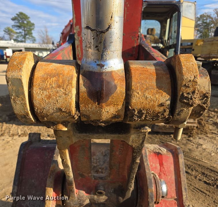 image for item EE7969 2013 Link-Belt 210 X3 excavator