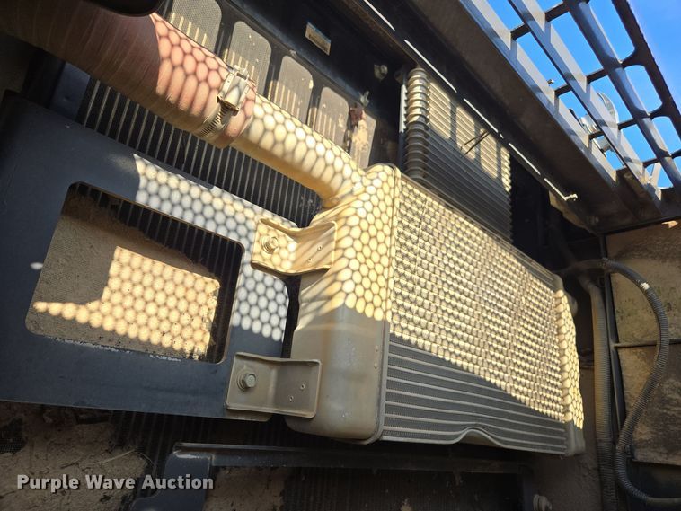 image for item EE7969 2013 Link-Belt 210 X3 excavator