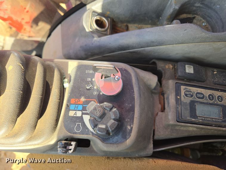 image for item EE7969 2013 Link-Belt 210 X3 excavator