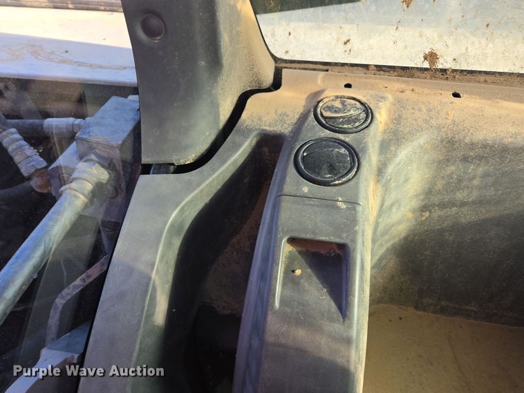 image for item EE7969 2013 Link-Belt 210 X3 excavator