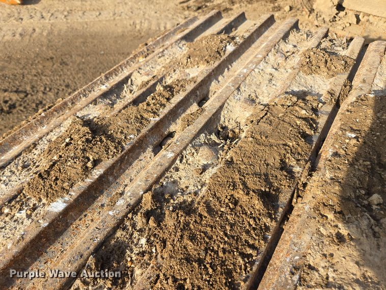 image for item EE7969 2013 Link-Belt 210 X3 excavator