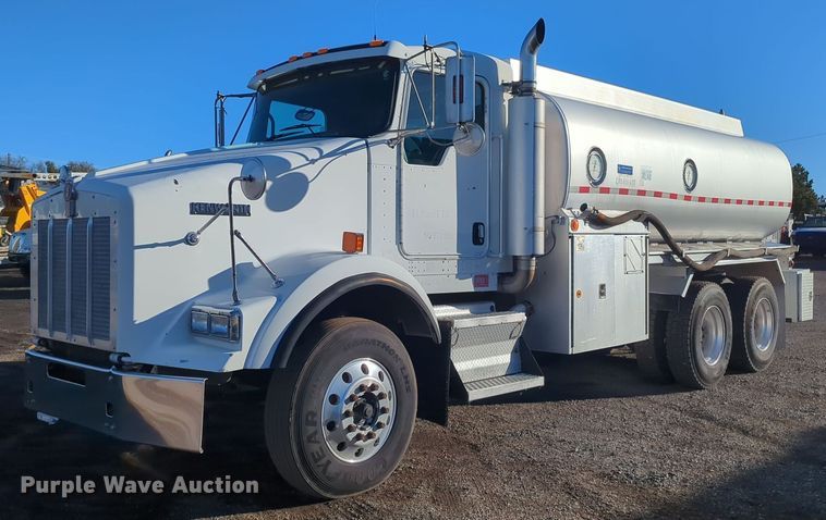 image for item EG2263 2007 Kenworth fuel truck