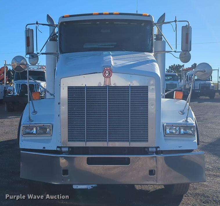 image for item EG2263 2007 Kenworth fuel truck