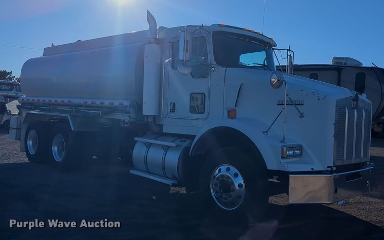 image for item EG2263 2007 Kenworth fuel truck