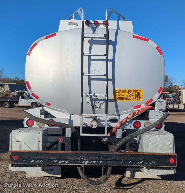 image for item EG2263 2007 Kenworth fuel truck