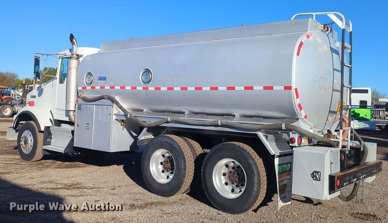 image for item EG2263 2007 Kenworth fuel truck