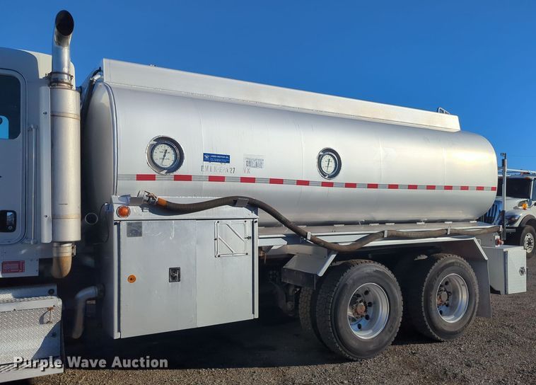 image for item EG2263 2007 Kenworth fuel truck