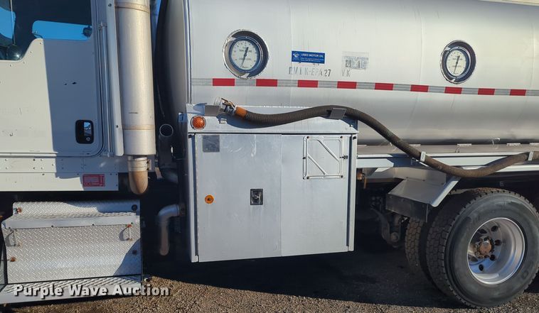 image for item EG2263 2007 Kenworth fuel truck