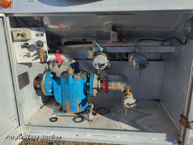 image for item EG2263 2007 Kenworth fuel truck