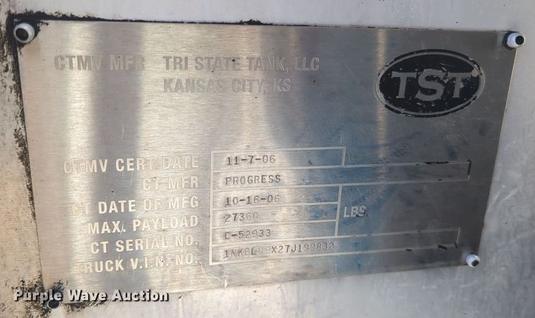 image for item EG2263 2007 Kenworth fuel truck