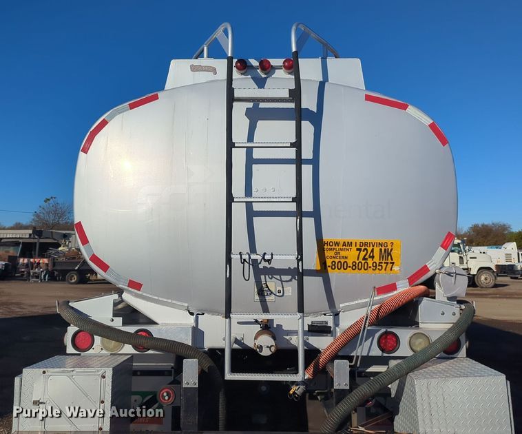 image for item EG2263 2007 Kenworth fuel truck