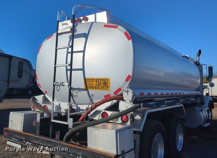 image for item EG2263 2007 Kenworth fuel truck