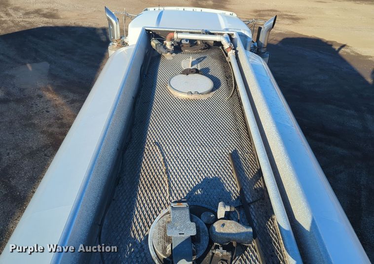 image for item EG2263 2007 Kenworth fuel truck