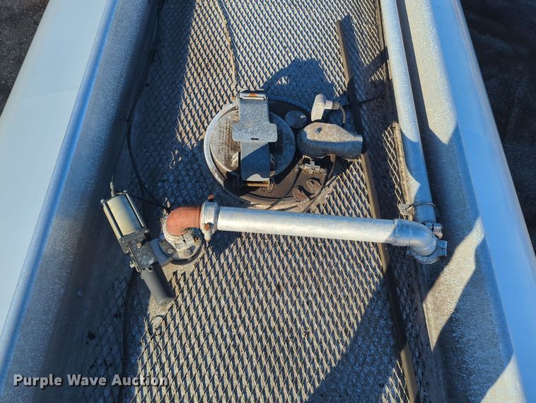 image for item EG2263 2007 Kenworth fuel truck