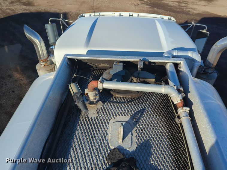 image for item EG2263 2007 Kenworth fuel truck