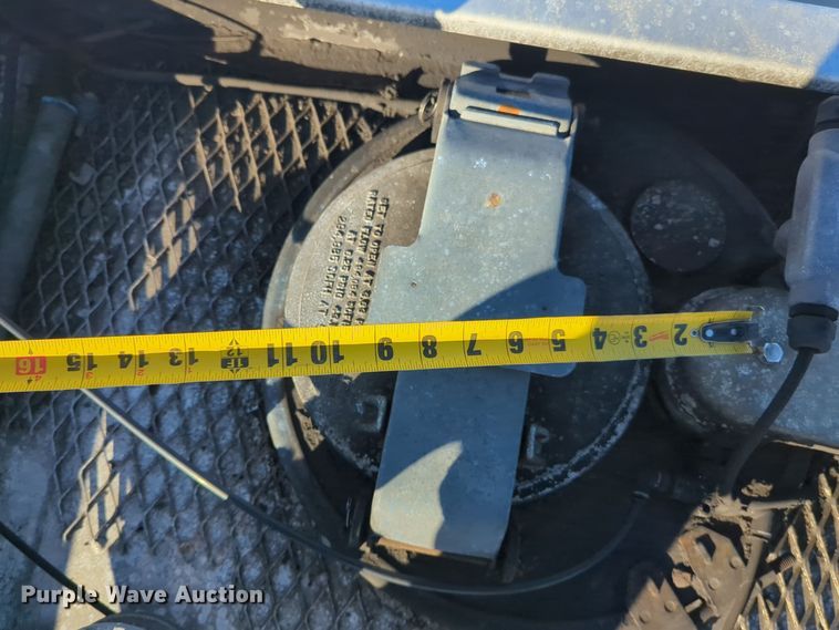 image for item EG2263 2007 Kenworth fuel truck