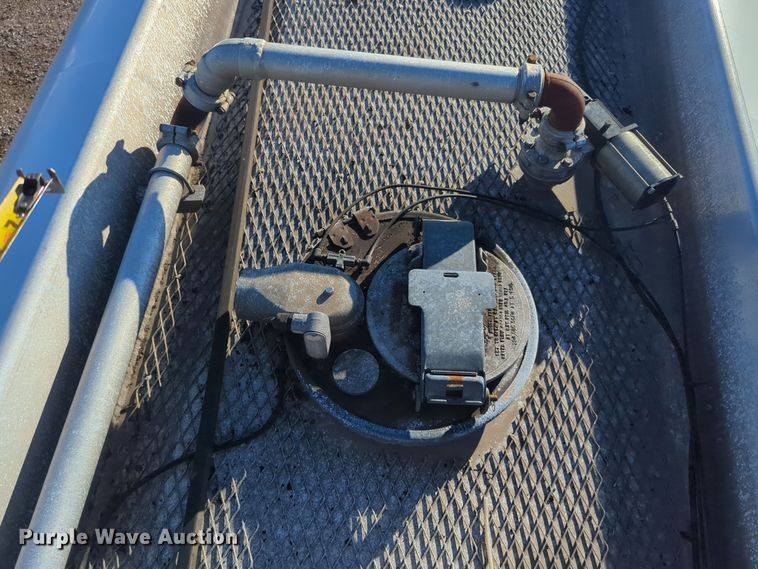 image for item EG2263 2007 Kenworth fuel truck