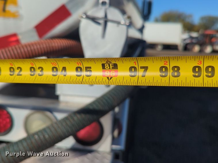 image for item EG2263 2007 Kenworth fuel truck