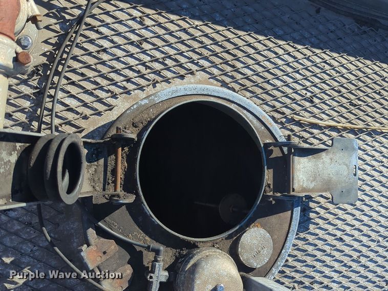 image for item EG2263 2007 Kenworth fuel truck