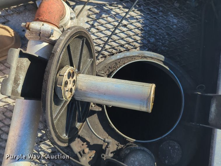 image for item EG2263 2007 Kenworth fuel truck