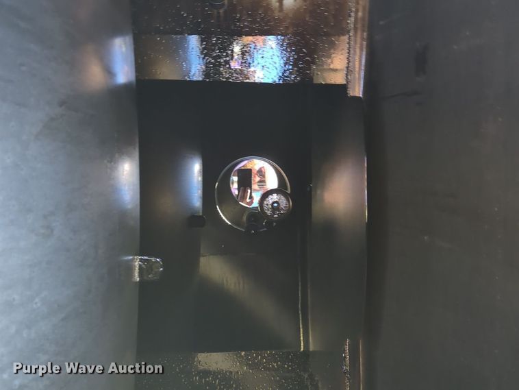 image for item EG2263 2007 Kenworth fuel truck