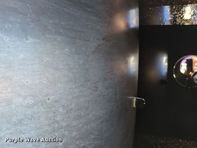 image for item EG2263 2007 Kenworth fuel truck