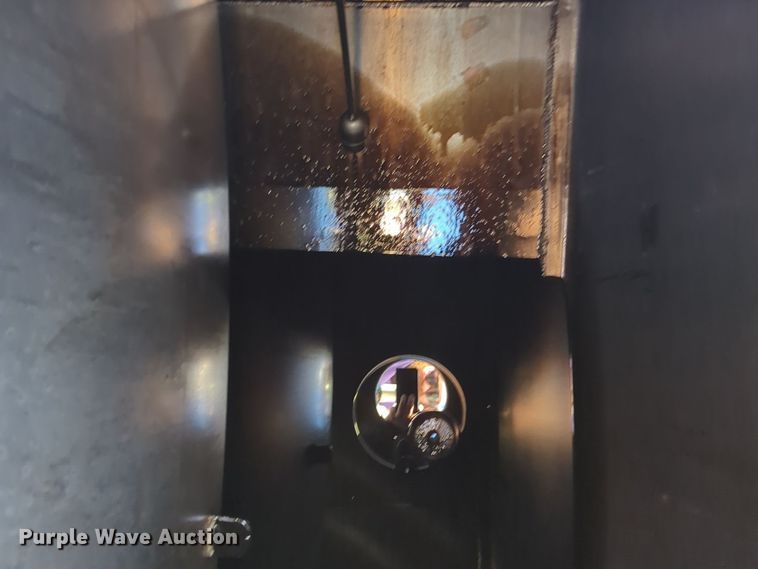 image for item EG2263 2007 Kenworth fuel truck