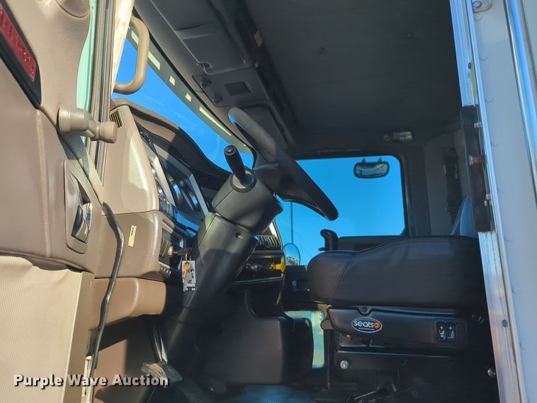 image for item EG2263 2007 Kenworth fuel truck