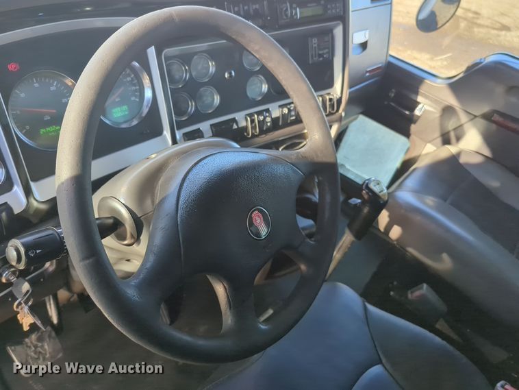 image for item EG2263 2007 Kenworth fuel truck